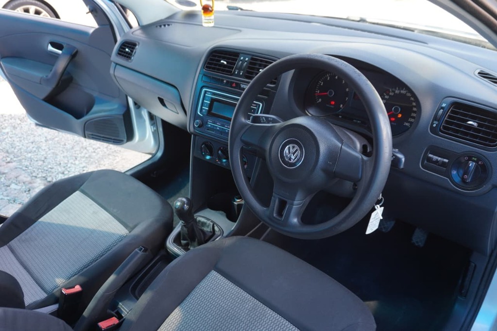 2014 VOLKSWAGEN POLO CLASSIC, Silver, 222000Kms, Manual, Sedan, Petrol, R99 900, Kuilsriver