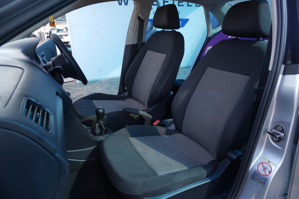 2014 VOLKSWAGEN POLO CLASSIC, Silver, 222000Kms, Manual, Sedan, Petrol, R99 900, Kuilsriver