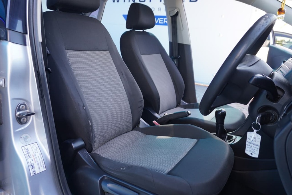 2014 VOLKSWAGEN POLO CLASSIC, Silver, 222000Kms, Manual, Sedan, Petrol, R99 900, Kuilsriver