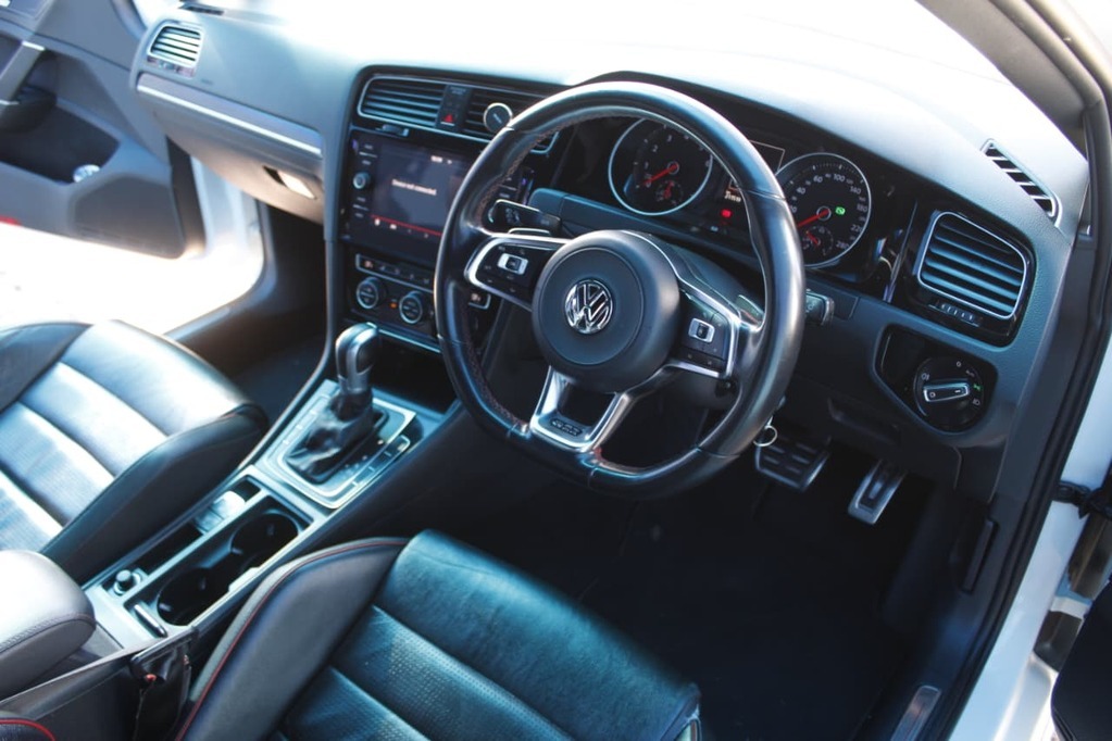 2018 VOLKSWAGEN GOLF 7, White, 211000Kms, Automatic, , Petrol, R299 900, Wingfield Motors Kuilsriver