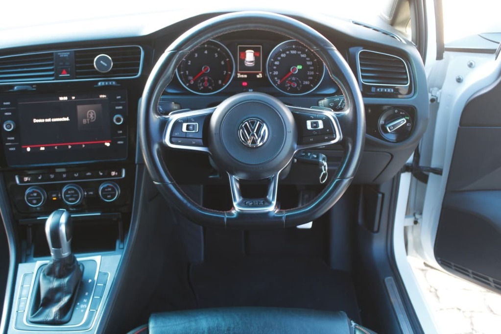 2018 VOLKSWAGEN GOLF 7, White, 211000Kms, Automatic, , Petrol, R299 900, Wingfield Motors Kuilsriver