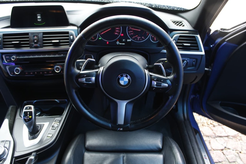 2018 BMW 3 SERIES, Blue metallic, 124632Kms, Automatic, , Petrol, R259 900, Kuilsriver