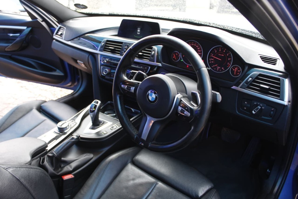 2018 BMW 3 SERIES, Blue metallic, 124632Kms, Automatic, , Petrol, R259 900, Kuilsriver