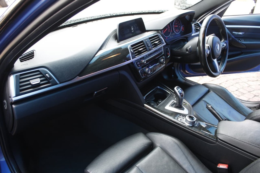 2018 BMW 3 SERIES, Blue metallic, 124632Kms, Automatic, , Petrol, R259 900, Kuilsriver