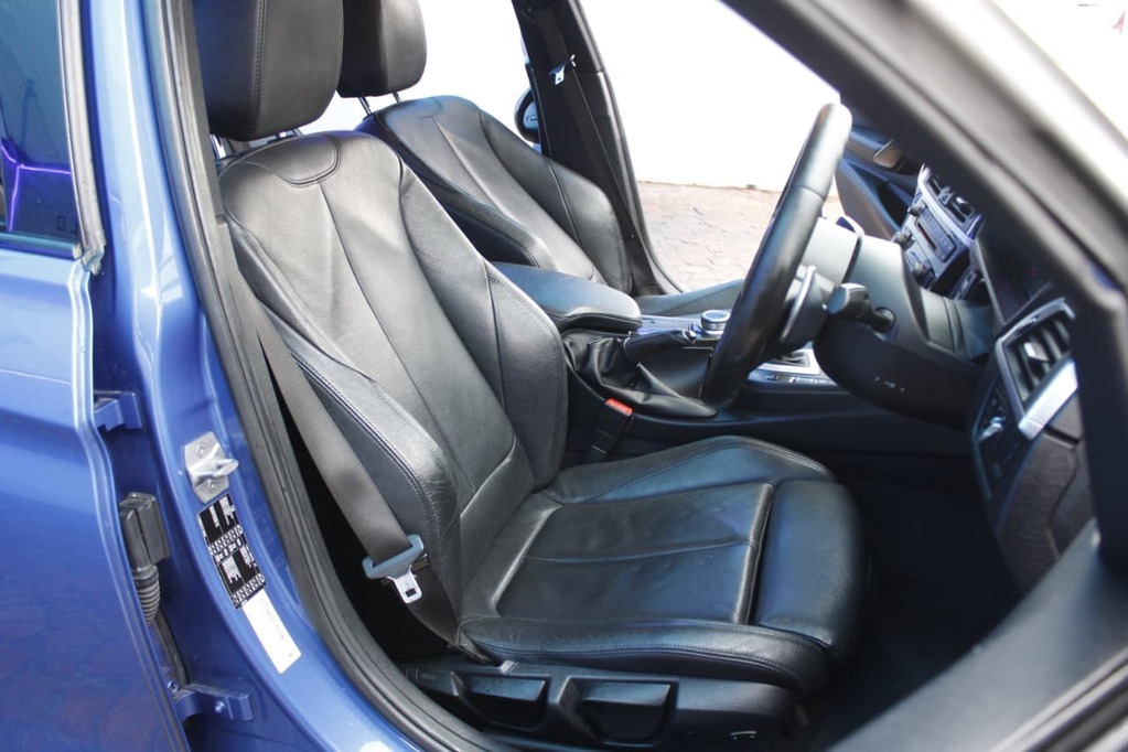 2018 BMW 3 SERIES, Blue metallic, 124632Kms, Automatic, , Petrol, R259 900, Kuilsriver
