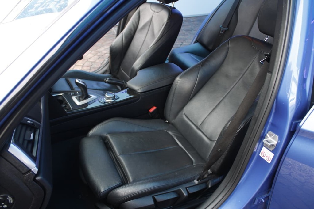 2018 BMW 3 SERIES, Blue metallic, 124632Kms, Automatic, , Petrol, R259 900, Kuilsriver