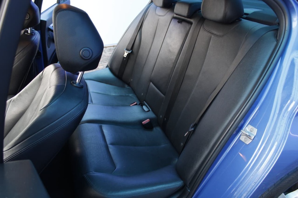 2018 BMW 3 SERIES, Blue metallic, 124632Kms, Automatic, , Petrol, R259 900, Kuilsriver