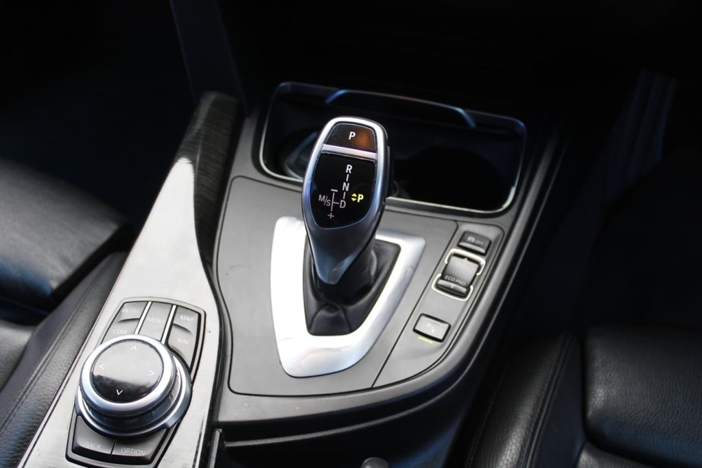 2018 BMW 3 SERIES, Blue metallic, 124632Kms, Automatic, , Petrol, R259 900, Kuilsriver