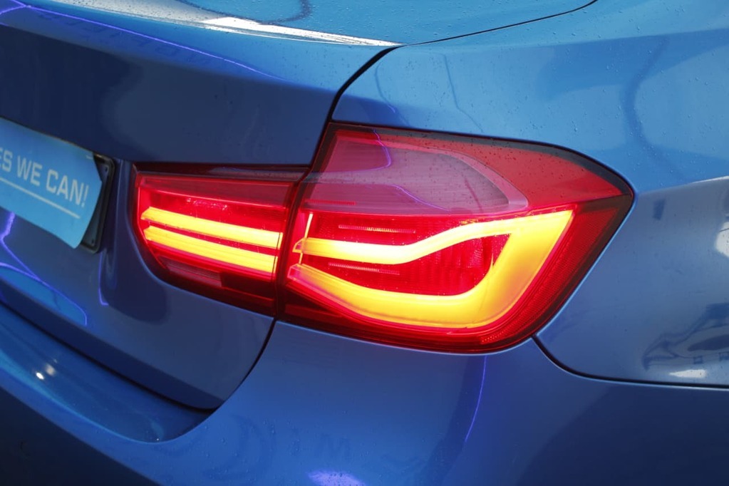 2018 BMW 3 SERIES, Blue metallic, 124632Kms, Automatic, , Petrol, R259 900, Kuilsriver