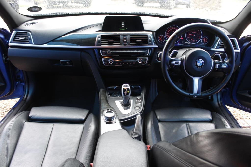 2018 BMW 3 SERIES, Blue metallic, 124632Kms, Automatic, , Petrol, R259 900, Kuilsriver
