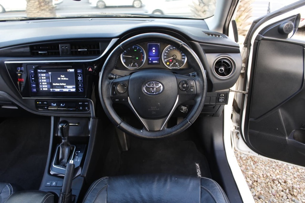 2017 TOYOTA COROLLA, White, 98000Kms, Automatic, , Petrol, R229 900, Kuilsriver