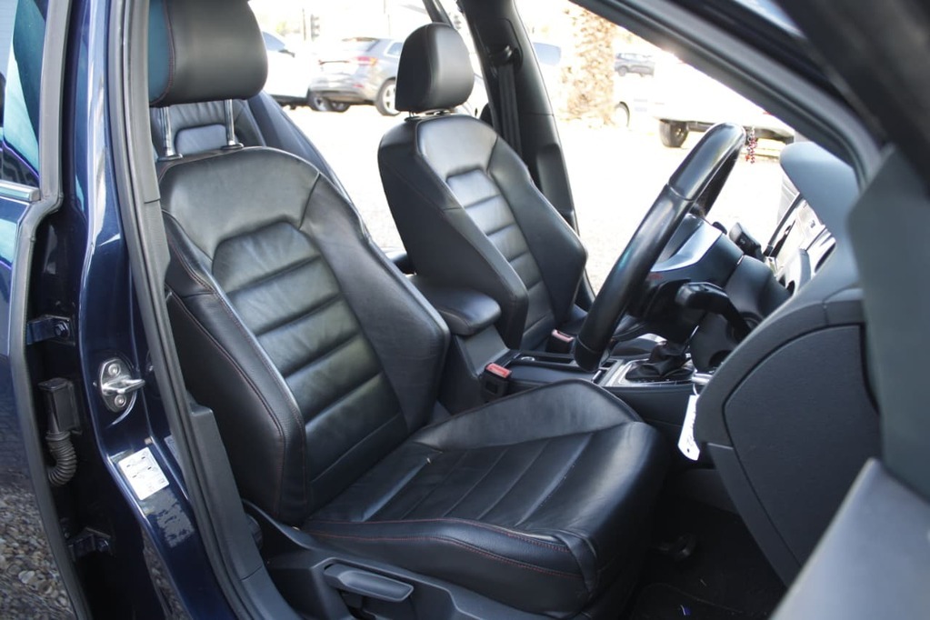 2014 VOLKSWAGEN GOLF 7, Blue metallic, 177000Kms, Automatic, Hatchback, Petrol, R299 900, Wingfield Motors Kuilsriver