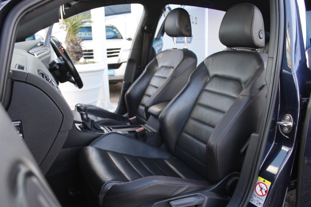2014 VOLKSWAGEN GOLF 7, Blue metallic, 177000Kms, Automatic, Hatchback, Petrol, R299 900, Wingfield Motors Kuilsriver