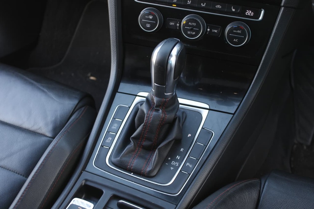 2014 VOLKSWAGEN GOLF 7, Blue metallic, 177000Kms, Automatic, Hatchback, Petrol, R299 900, Wingfield Motors Kuilsriver