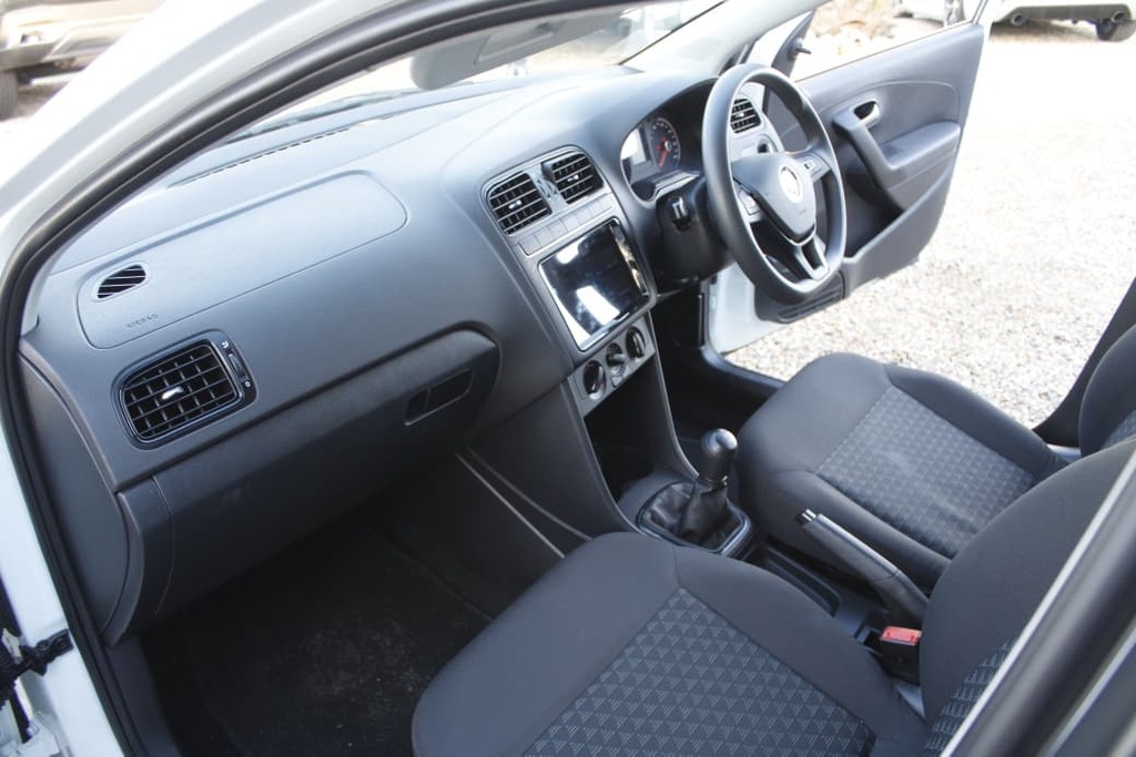 2025 VOLKSWAGEN Polo Vivo, White, 23500Kms, Manual, , Petrol, R299 900, Kuilsriver