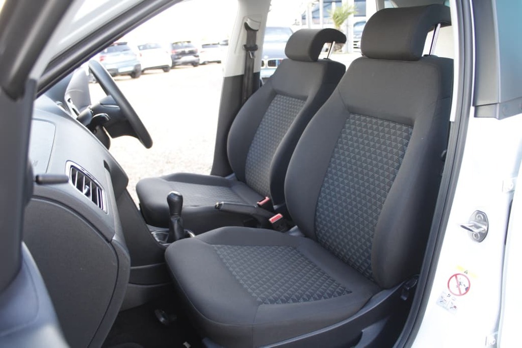 2025 VOLKSWAGEN Polo Vivo, White, 23500Kms, Manual, , Petrol, R299 900, Kuilsriver