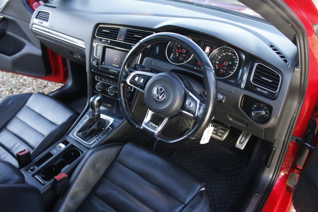 2015 VOLKSWAGEN GOLF 7, Red, 137000Kms, Automatic, , Petrol, R309 900, Kuilsriver