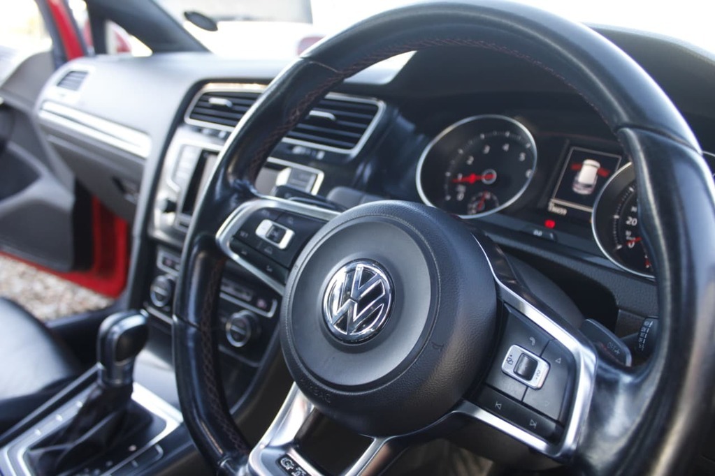 2015 VOLKSWAGEN GOLF 7, Red, 137000Kms, Automatic, , Petrol, R309 900, Kuilsriver