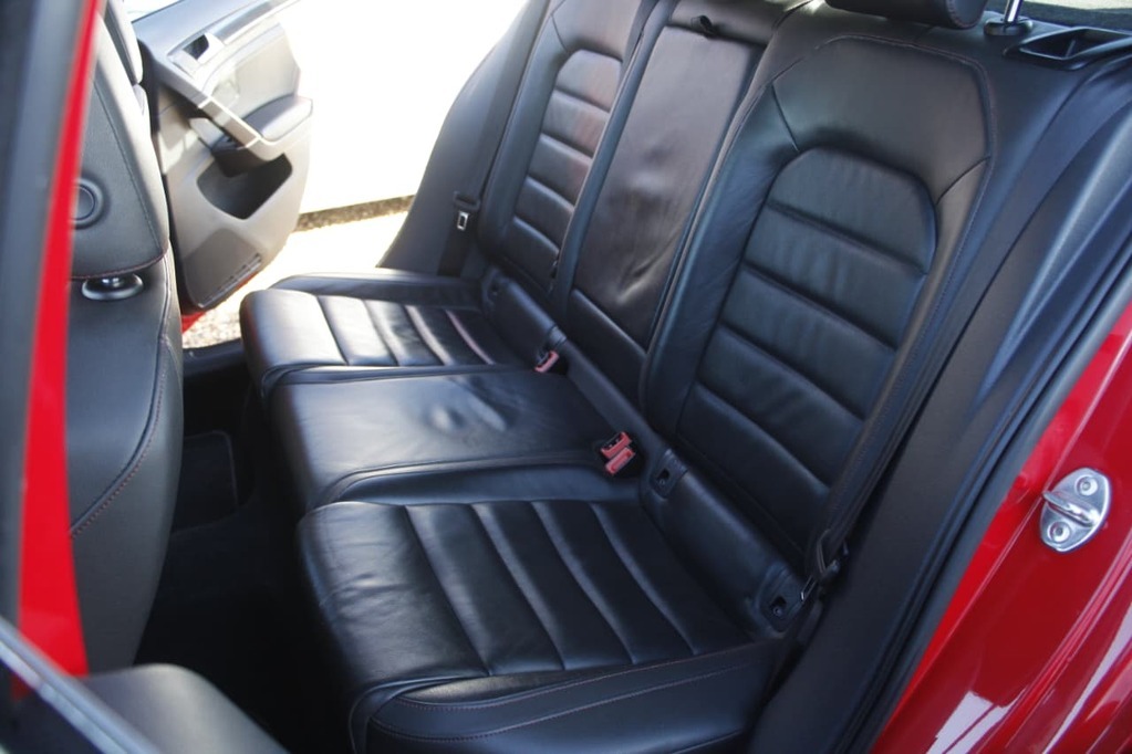 2015 VOLKSWAGEN GOLF 7, Red, 137000Kms, Automatic, , Petrol, R309 900, Kuilsriver