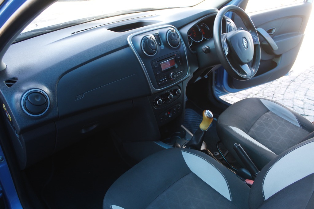 2017 RENAULT SANDERO, Blue, 147000Kms, Manual, Hatchback, Petrol, R119 900, Kuilsriver