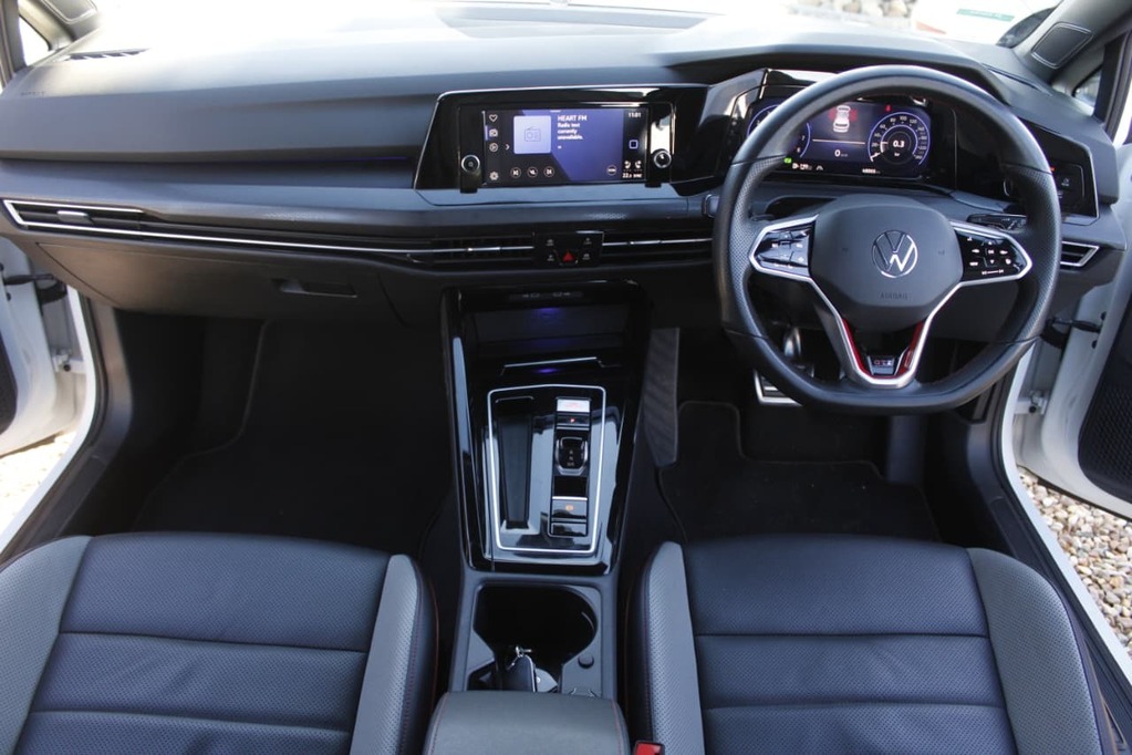 2025 VOLKSWAGEN GOLF 8, White, 48000Kms, Automatic, , Petrol, R699 900, Kuilsriver