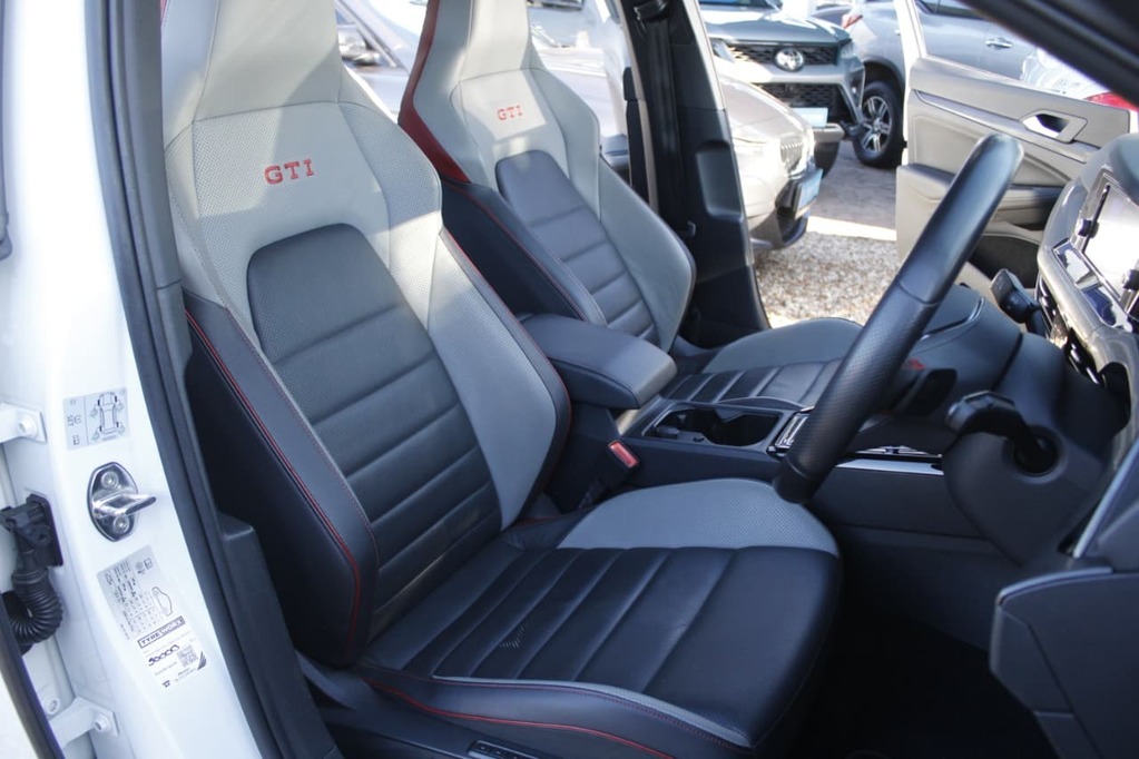 2025 VOLKSWAGEN GOLF 8, White, 48000Kms, Automatic, , Petrol, R699 900, Kuilsriver