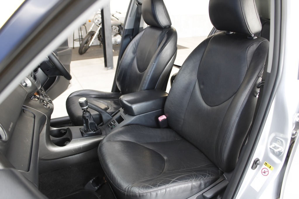 2012 TOYOTA RAV 4, Silver, 275000Kms, Manual, SUV, Diesel, R179 900, Kuilsriver