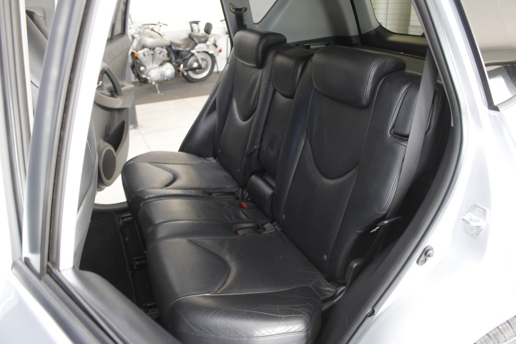 2012 TOYOTA RAV 4, Silver, 275000Kms, Manual, SUV, Diesel, R179 900, Kuilsriver