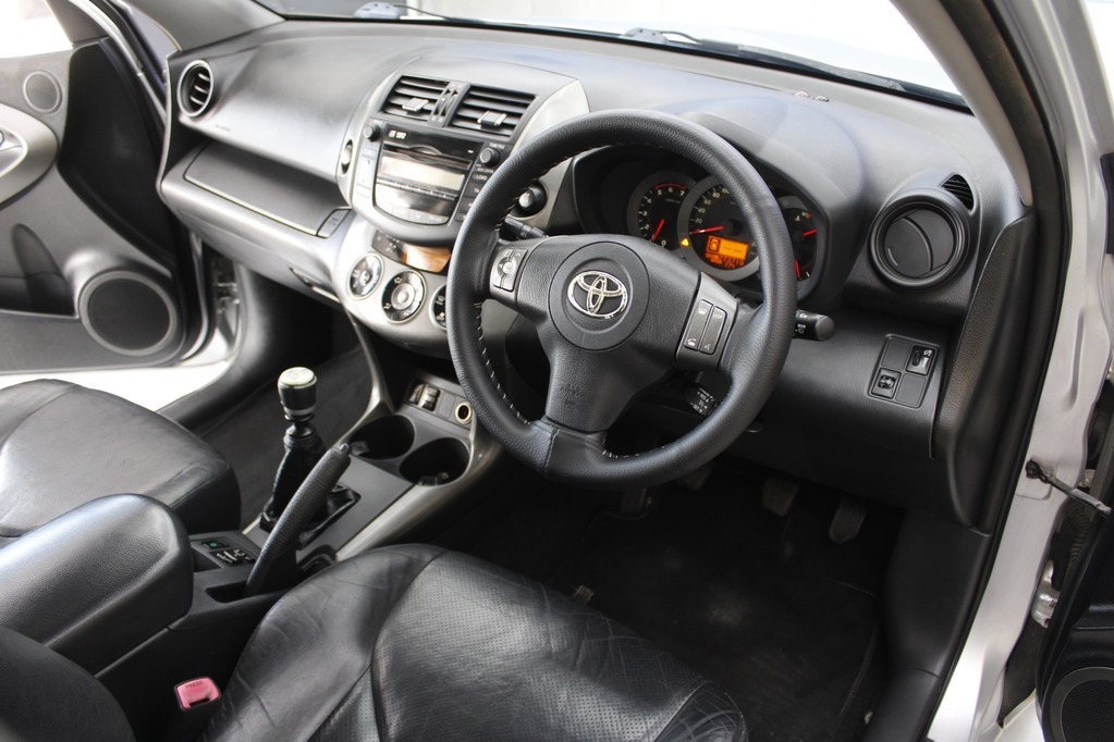 2012 TOYOTA RAV 4, Silver, 275000Kms, Manual, SUV, Diesel, R179 900, Kuilsriver