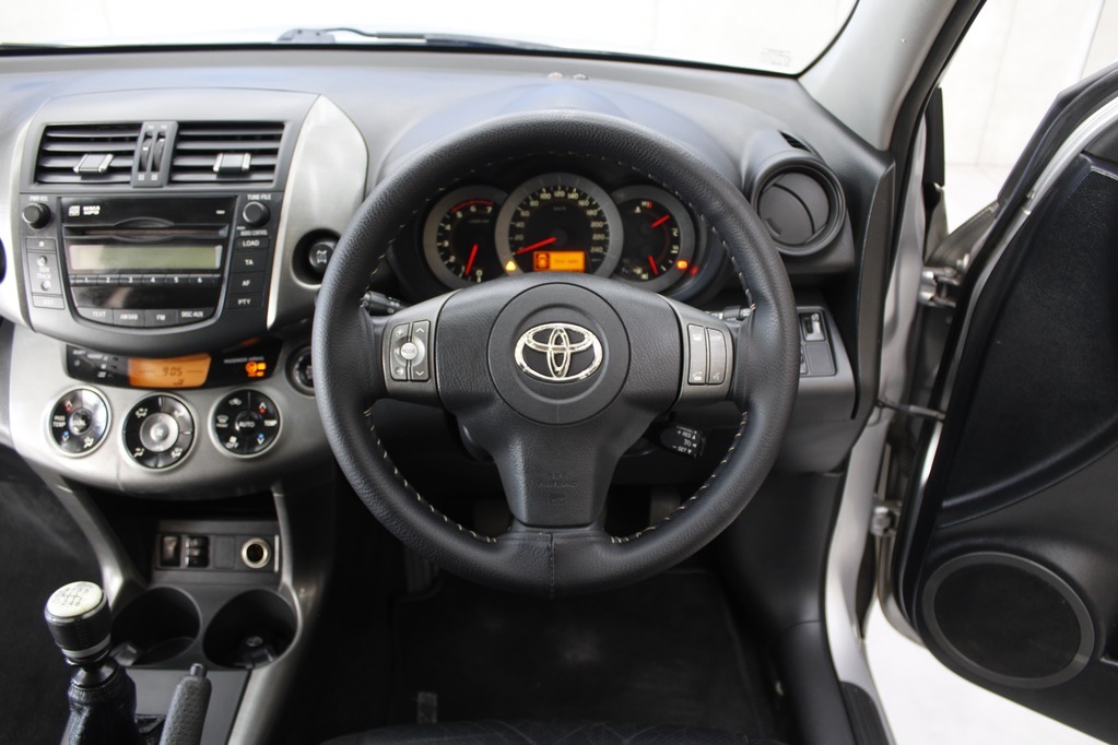 2012 TOYOTA RAV 4, Silver, 275000Kms, Manual, SUV, Diesel, R179 900, Kuilsriver