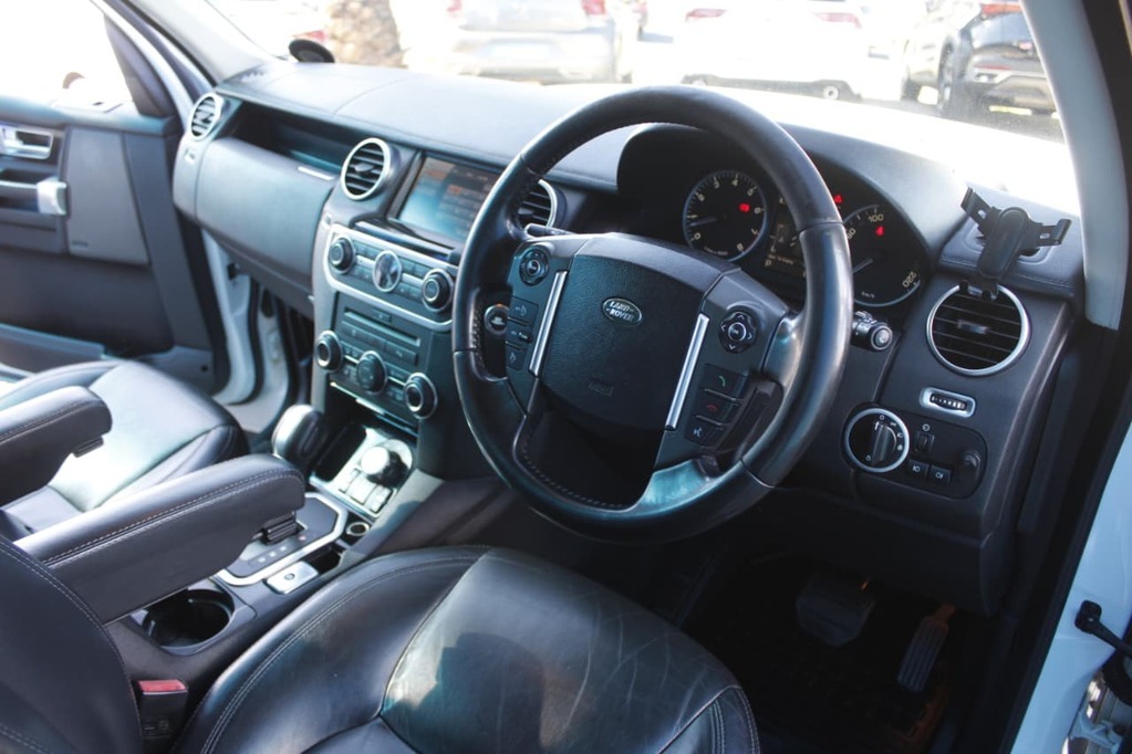 2011 LAND ROVER DISCOVERY, White, 301035Kms, Automatic, SUV, Petrol, R269 900, Kuilsriver