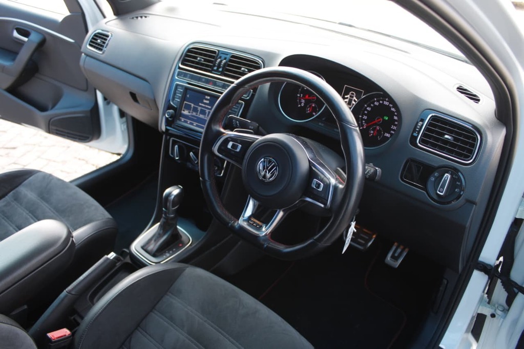 2016 VOLKSWAGEN POLO, White, 30250Kms, Automatic, Hatchback, Petrol, R359 900, Kuilsriver