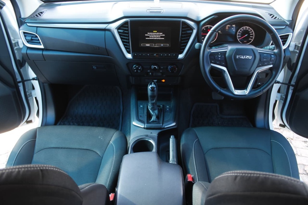 2024 ISUZU D-MAX, White, 33500Kms, Automatic, Bakkie Double Cab, Diesel, R499 900, Kuilsriver