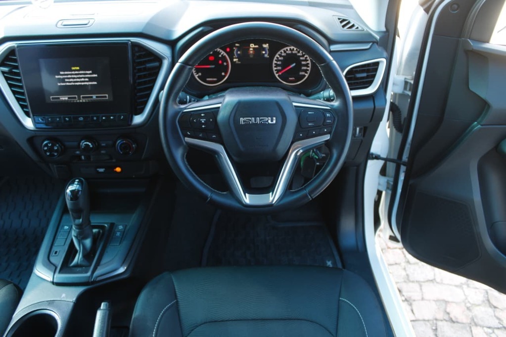 2024 ISUZU D-MAX, White, 33500Kms, Automatic, Bakkie Double Cab, Diesel, R499 900, Kuilsriver