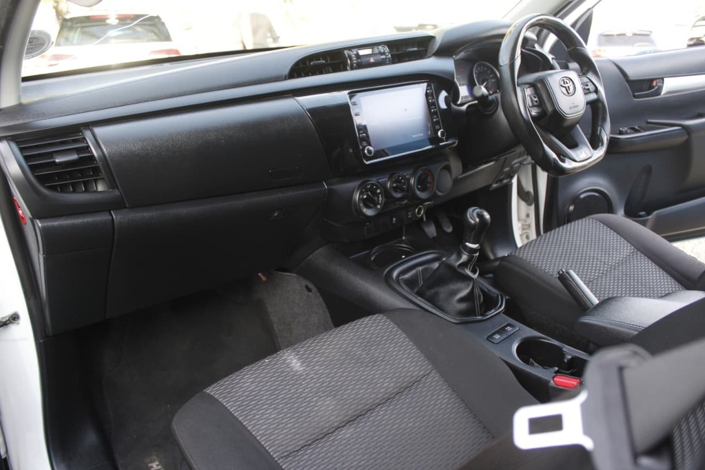 2019 TOYOTA HILUX, White, 102000Kms, Manual, Bakkie Single Cab, Diesel, R359 900, Kuilsriver