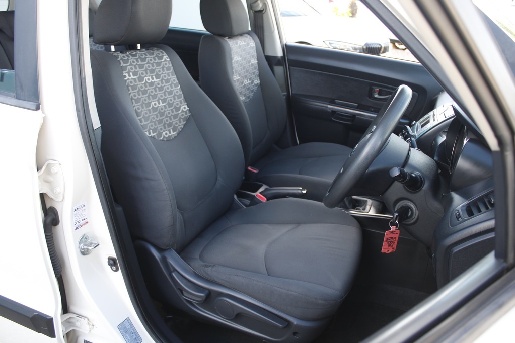 2011 KIA SOUL, Cream, 268420Kms, Manual, SUV, Petrol, R99 900, Kuilsriver