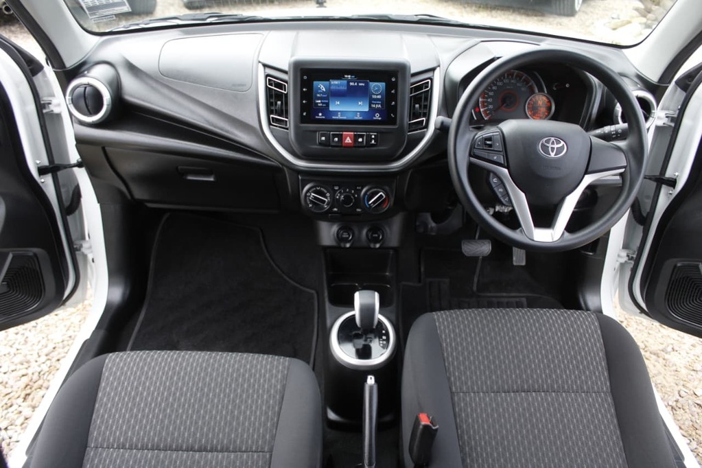 2026 TOYOTA VITZ, White, 8748Kms, Automatic, Hatchback, Petrol, R209 900, Kuilsriver