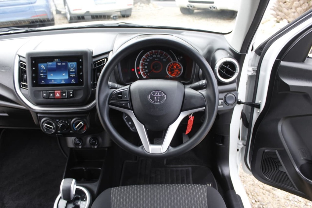 2026 TOYOTA VITZ, White, 8748Kms, Automatic, Hatchback, Petrol, R209 900, Kuilsriver