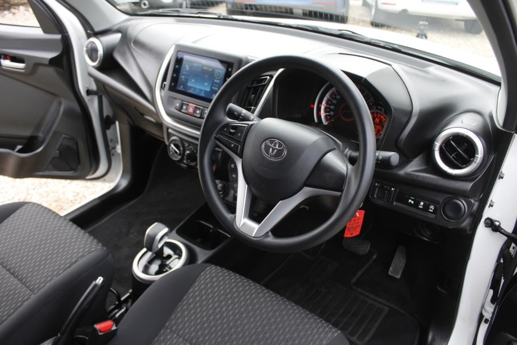 2026 TOYOTA VITZ, White, 8748Kms, Automatic, Hatchback, Petrol, R209 900, Kuilsriver