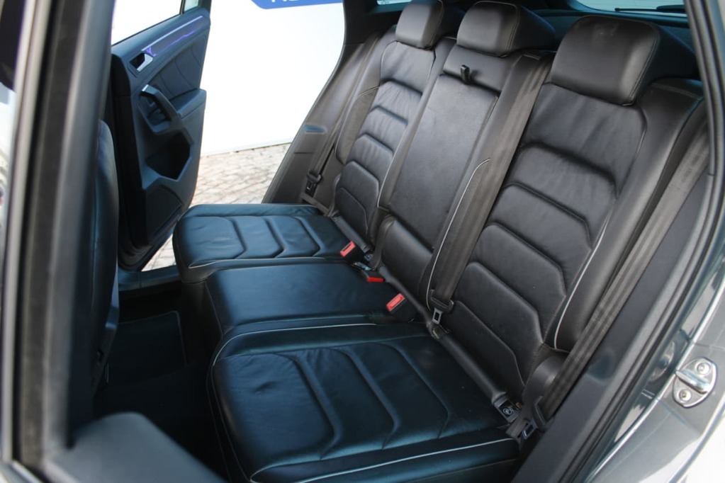 2019 VOLKSWAGEN TIGUAN, Graphite grey, 168500Kms, Automatic, SUV, Diesel, R389 900, Kuilsriver