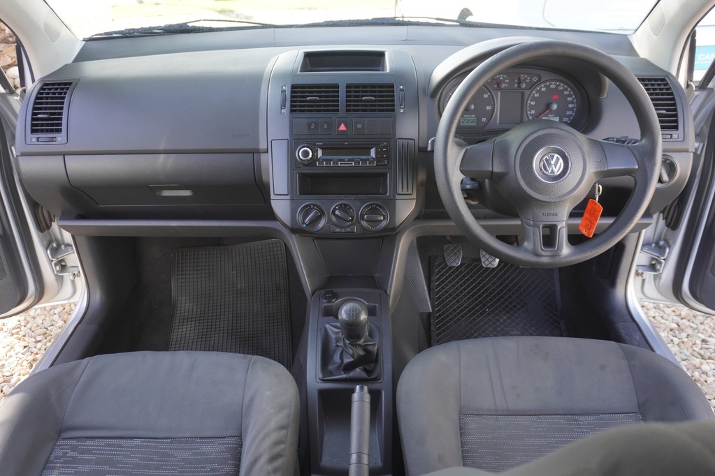 2014 VOLKSWAGEN POLO VIVO, Silver, 138680Kms, Manual, Hatchback, Petrol, R119 900, Kuilsriver