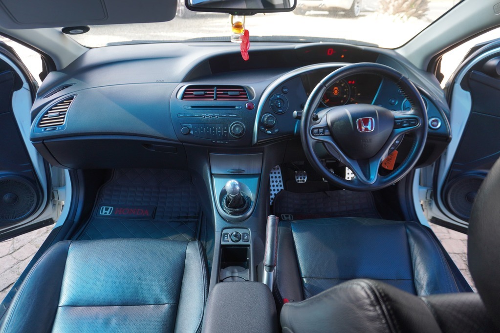 2011 HONDA CIVIC, White, 243891Kms, Manual, Hatchback, Petrol, R79 900, Kuilsriver