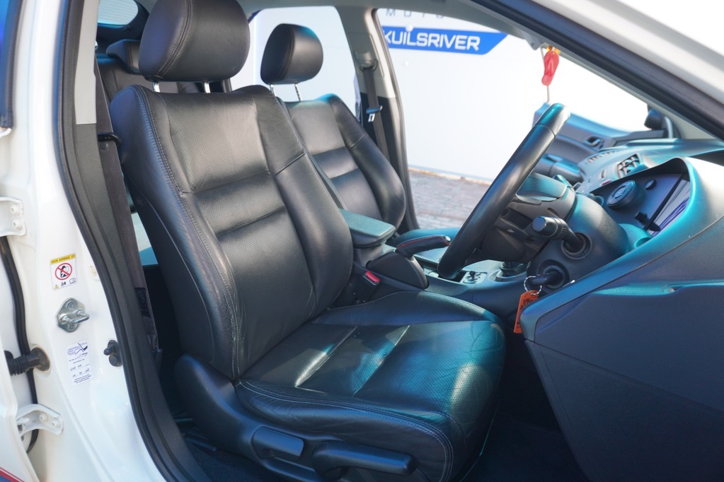 2011 HONDA CIVIC, White, 243891Kms, Manual, Hatchback, Petrol, R79 900, Kuilsriver