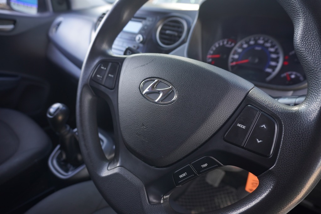2015 HYUNDAI i10, White, 113271Kms, Manual, Hatchback, Petrol, R109 900, Kuilsriver