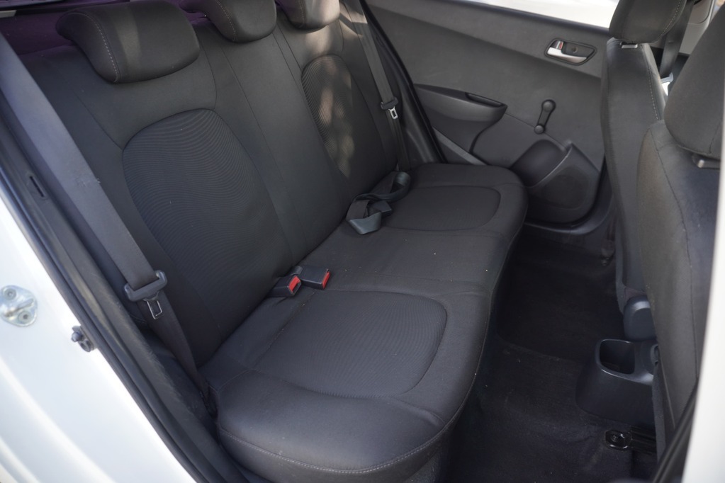 2015 HYUNDAI i10, White, 113271Kms, Manual, Hatchback, Petrol, R109 900, Kuilsriver