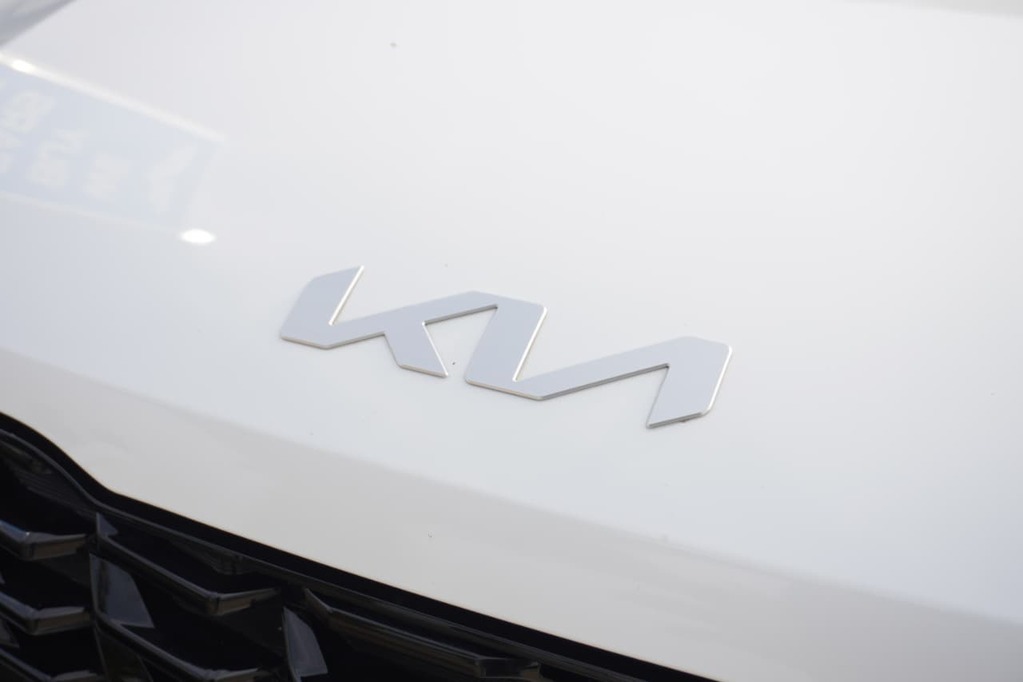 2025 KIA SONET, White, 1800Kms, Automatic, , Petrol, R329 900, Kuilsriver