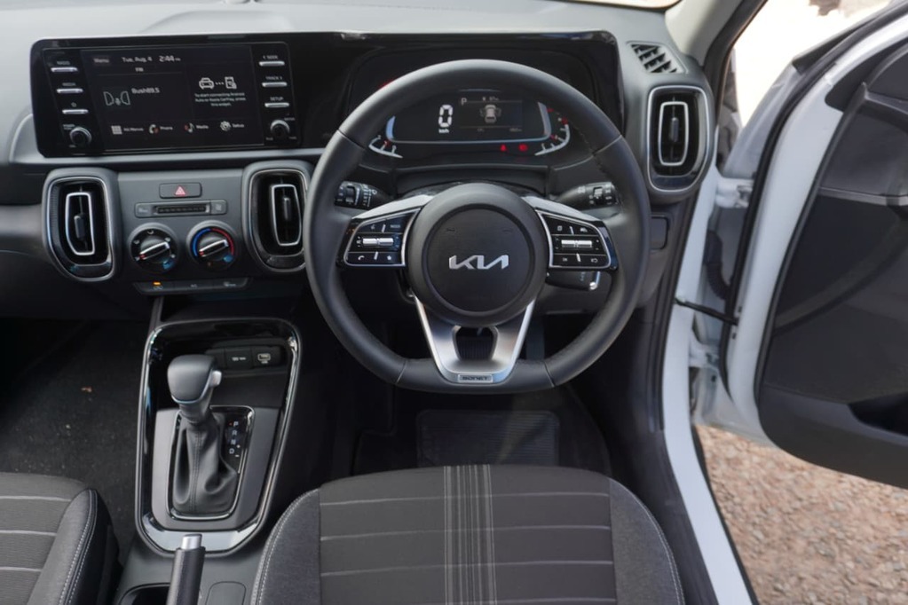 2025 KIA SONET, White, 1800Kms, Automatic, , Petrol, R329 900, Kuilsriver