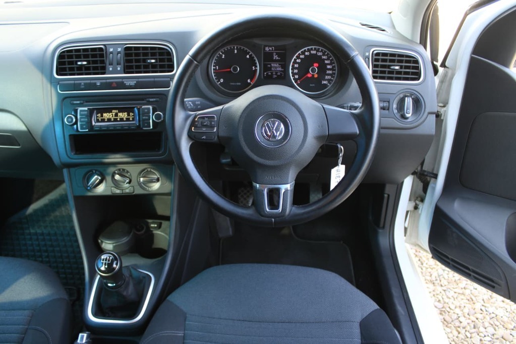 2013 VOLKSWAGEN POLO, White, 166000Kms, Manual, Hatchback, Diesel, R159 900, Kuilsriver