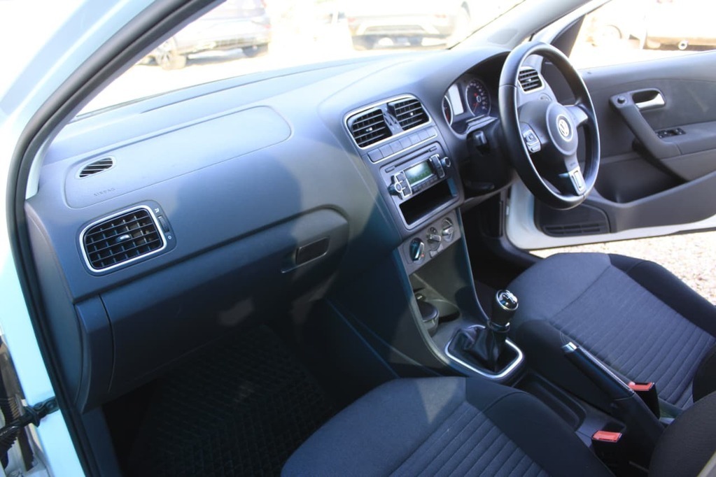 2013 VOLKSWAGEN POLO, White, 166000Kms, Manual, Hatchback, Diesel, R159 900, Kuilsriver