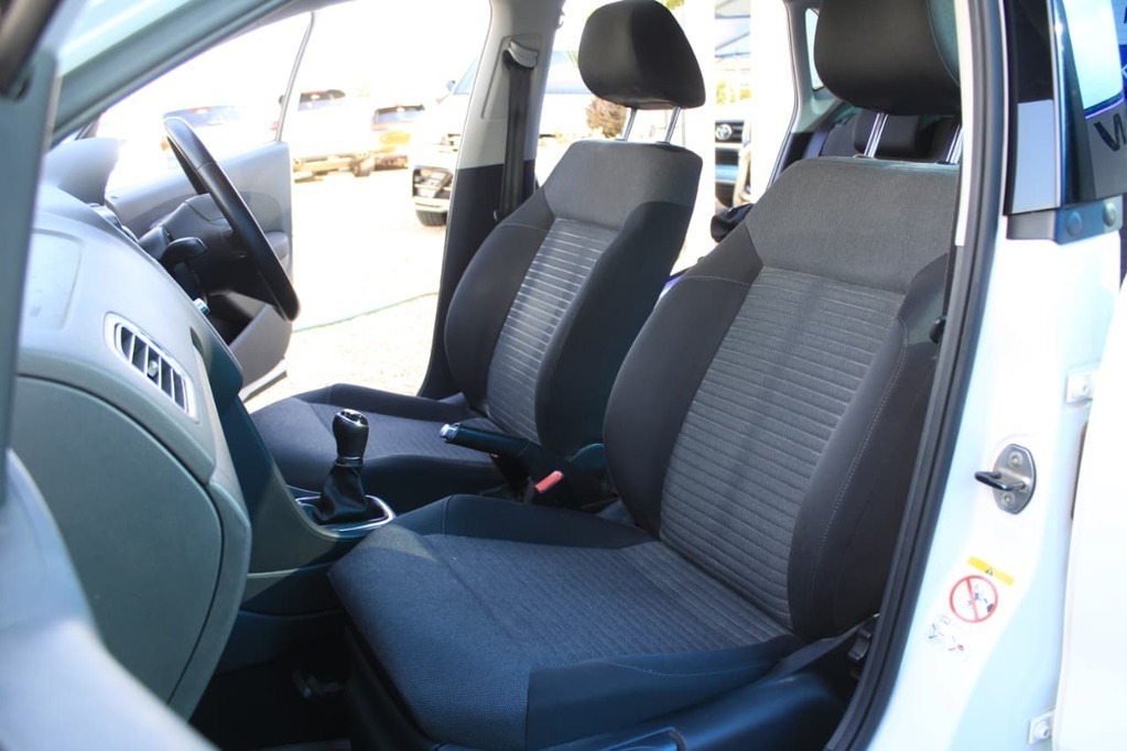 2013 VOLKSWAGEN POLO, White, 166000Kms, Manual, Hatchback, Diesel, R159 900, Kuilsriver